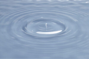 やめられない行動が続く様子を波紋でイメージ